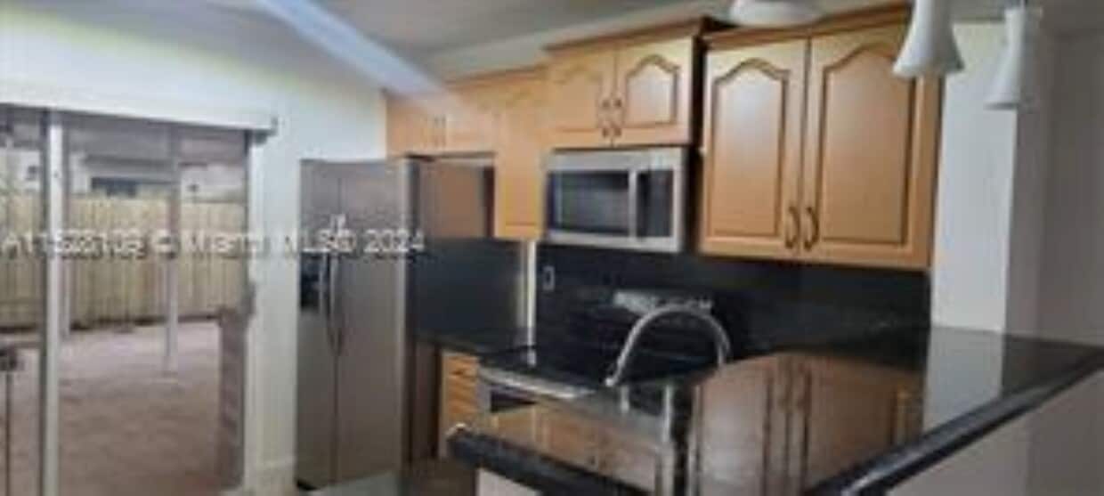 Building Photo - 560 NW 82nd Pl