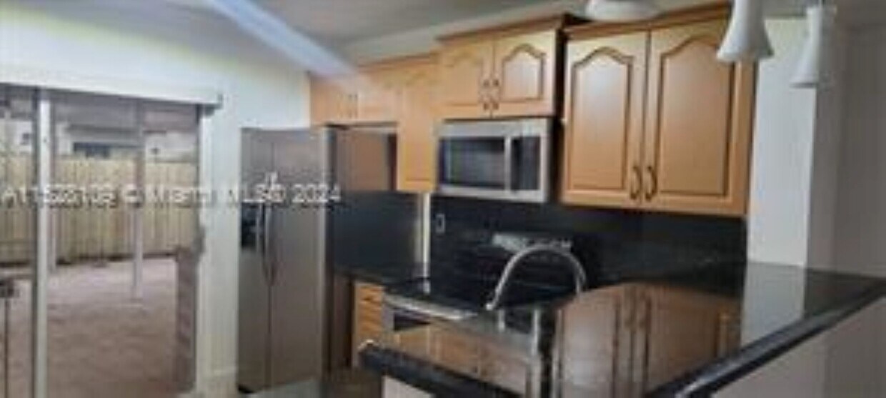 Foto del edificio - 560 NW 82nd Pl