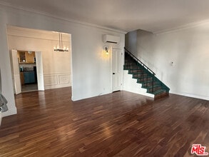 Building Photo - 157 N La Peer Dr
