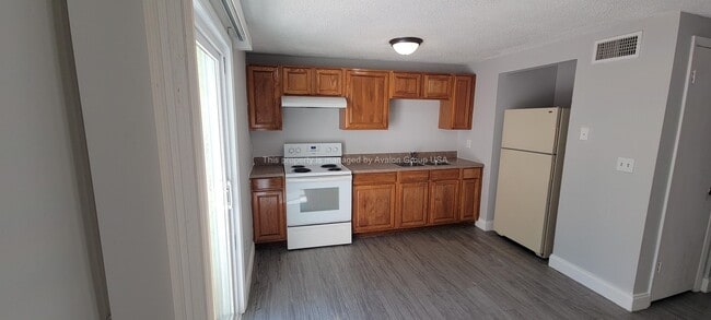 Building Photo - 2648 Sunrise Village Dr