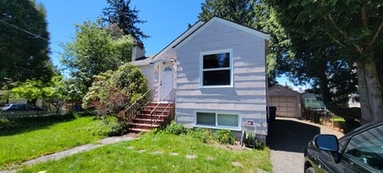 Building Photo - 10541 Phinney Ave N