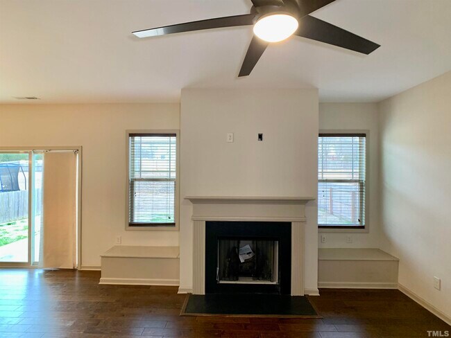 Building Photo - 312 E Webber Ln