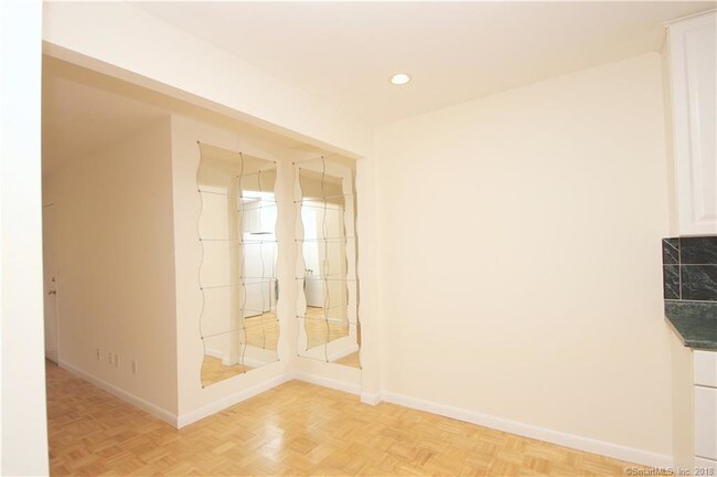 Foto del edificio - 120 Columbus Pl