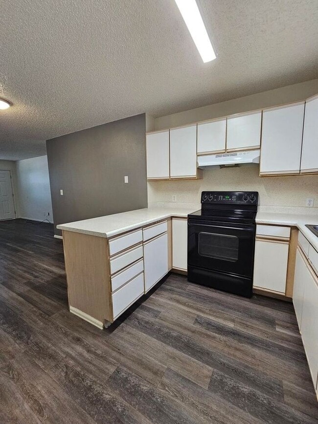 Building Photo - Cozy 2-Bedroom Duplex for Rent