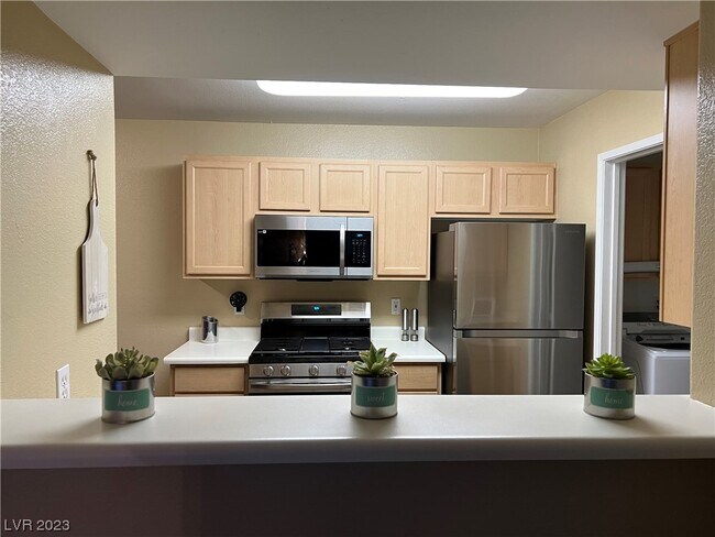Foto del edificio - 950 Seven Hills Dr