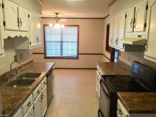 Building Photo - 3 br, 2 bath House - 5429 Craigmont Dr