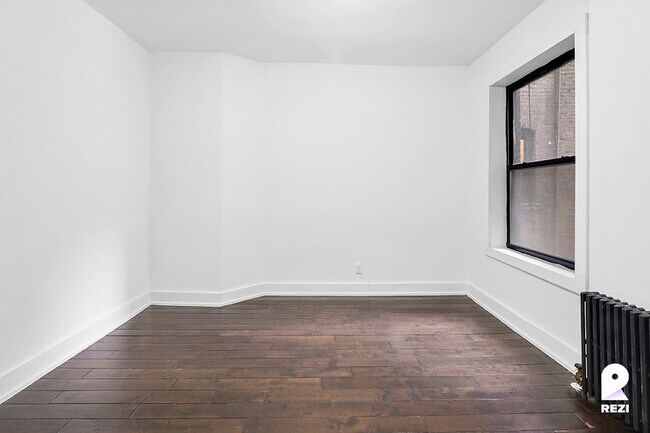 Building Photo - 526 W 173rd St