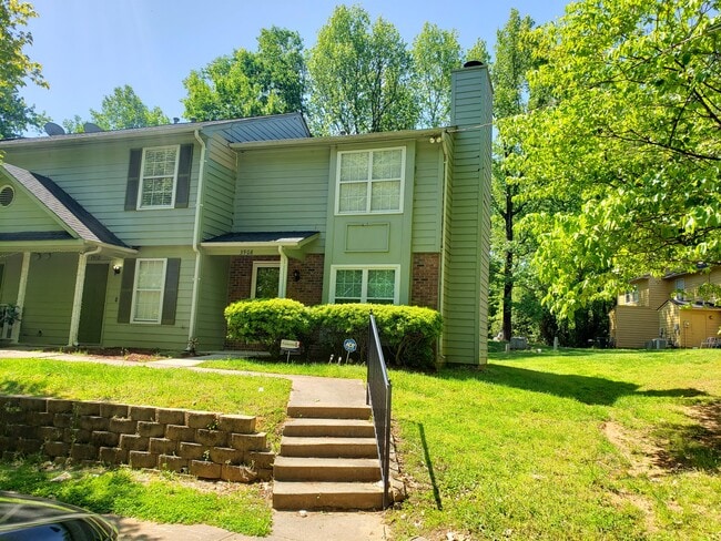 Photo - 3908 Briarhill Dr House