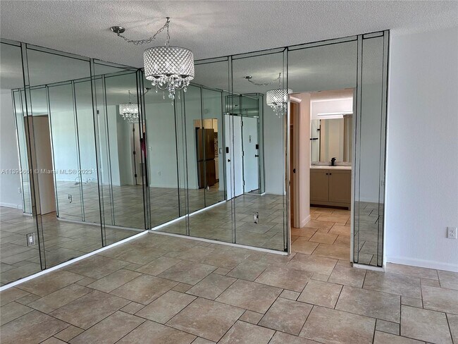 Foto del edificio - 500 Bayview Dr