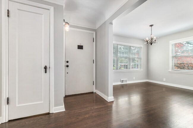 Foto del edificio - 8815 12th Ave NE