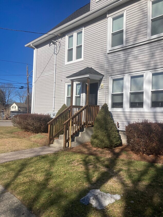 31 Snowling Rd Unit 1F, Uxbridge, MA 01569 Apartments in Uxbridge, MA