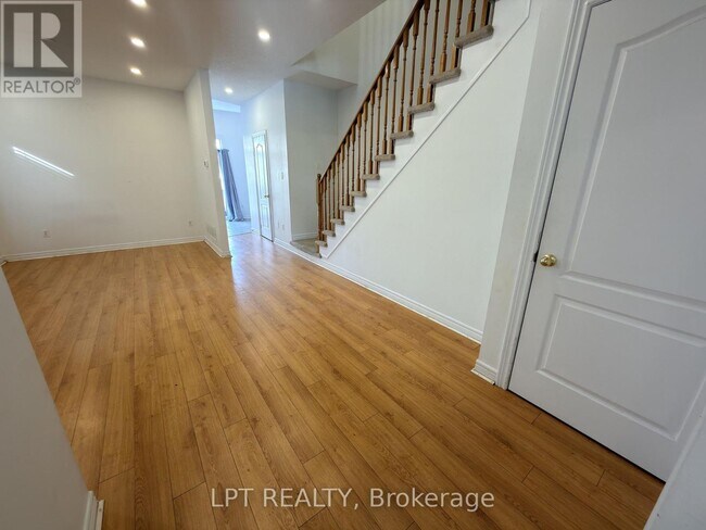 Photo du bâtiment - 38 Silent Pond Crescent