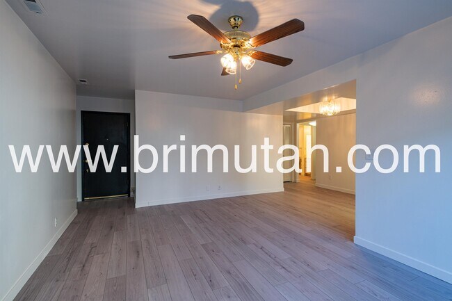 Foto del edificio - 5761 S Waterbury Cir