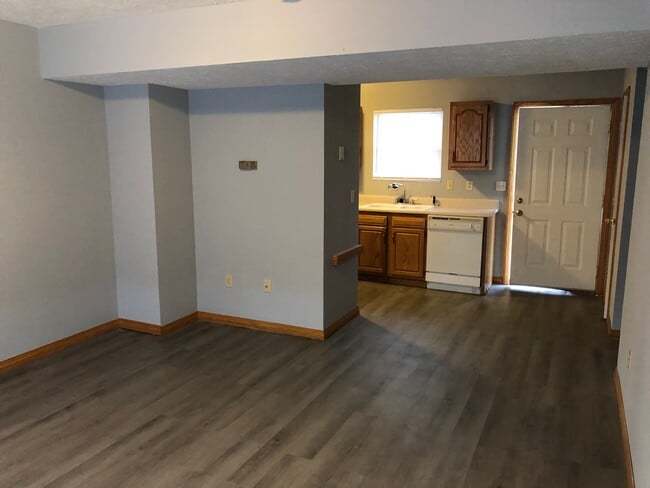 Building Photo - 3118 Putnam Ave