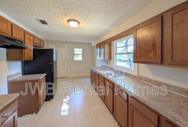 Foto del edificio - 1539 W 13th St