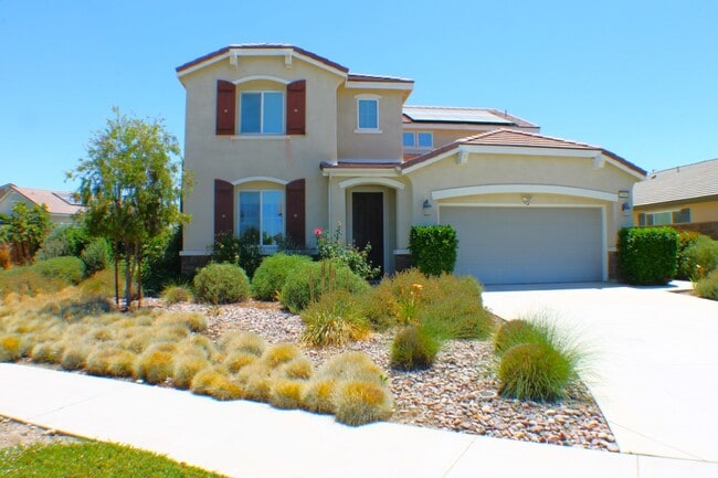Building Photo - Stunning Redlands Home For Rent