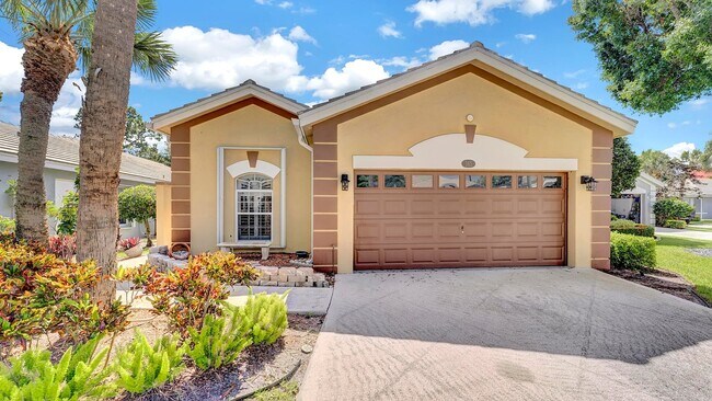 Foto del edificio - 165 Harbor Lake Cir