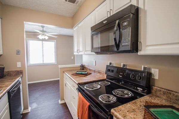 Kitchen - Heritage Heights Apartments