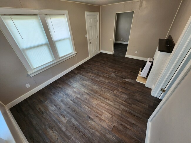 Building Photo - 315 S Stonewall Ave
