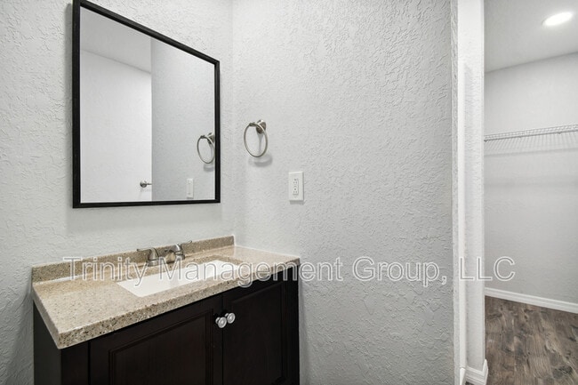 Building Photo - 1051 Dogwood Dr