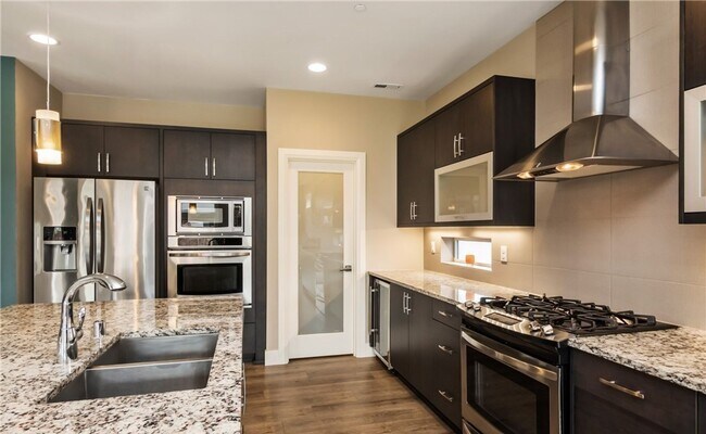 Building Photo - Elegant Bellasara Gig Harbor Property