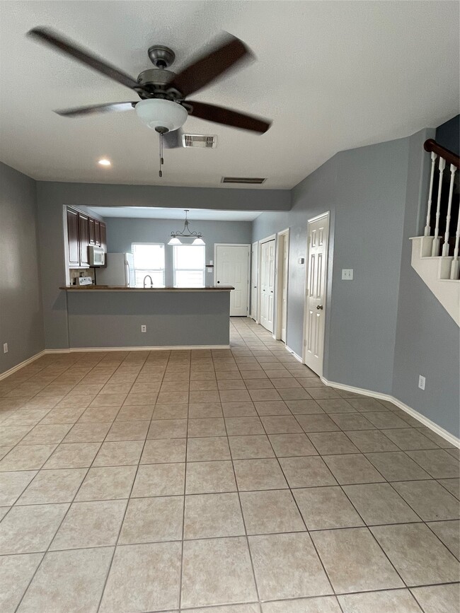 Building Photo - 2117 Kemah Village Dr