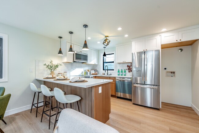 Foto del edificio - 1972 S Corning St