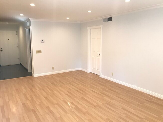 Building Photo - 2940 N Verdugo Rd