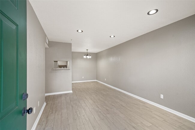 Building Photo - 8100 Creekbend Dr