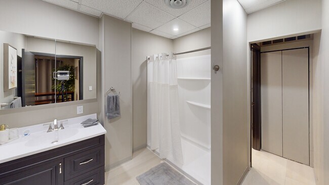 Foto del edificio - 307 W 3rd St