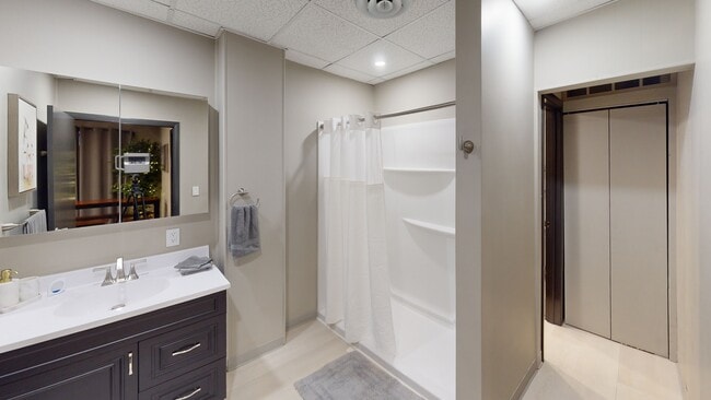 Building Photo - 307 W 3rd St