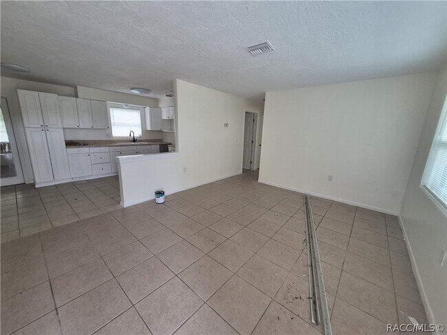 Building Photo - 16 N Osceola St