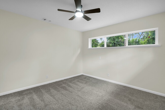 Foto del edificio - 28 Gerald Dr