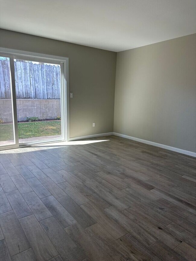 Foto del edificio - Prestigious Newhall Cul-de-Sac Home – Single Story 3 Bedroom + 2 Bath!