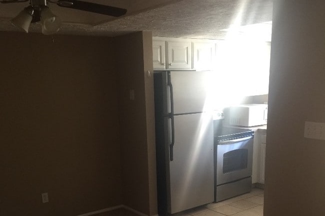 Building Photo - 1440 Vega Cir