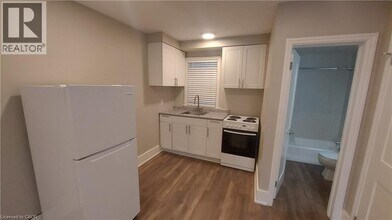 Building Photo - 181 King St E