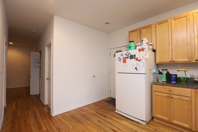 Foto del edificio - 1517 W Cornelia Ave