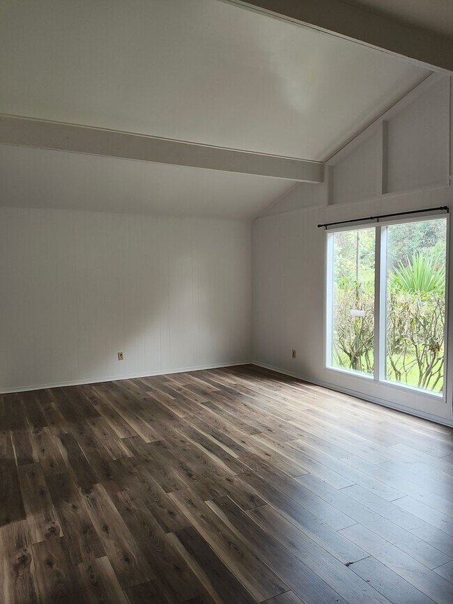 Building Photo - 2BR + Bonus Room in Updated Mountain View ...