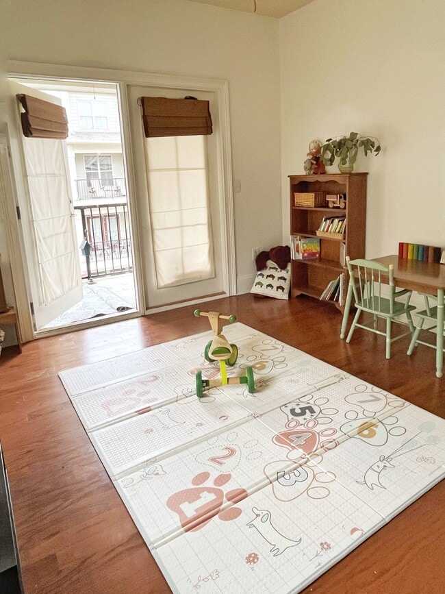 Foto del edificio - 6453 Chariot St