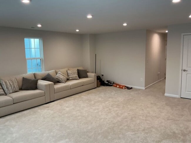 Building Photo - 836 Blackcomb Dr