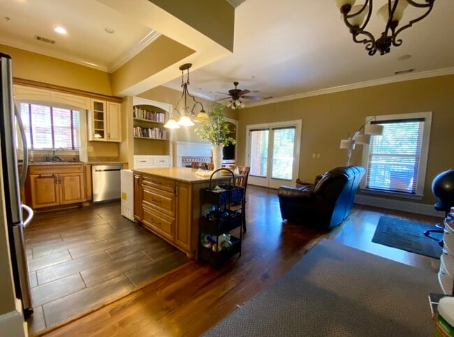 Building Photo - 210 W Washington St