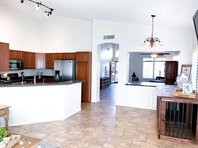 Building Photo - 17040 N 43rd Pl