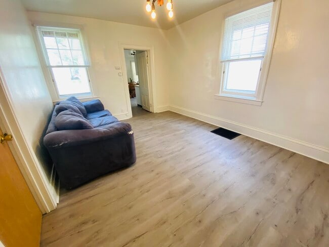 Building Photo - 220 E Davenport St