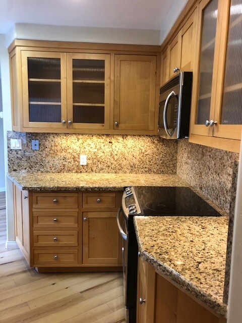 Glass front cabinets - 3243 Via Alicante
