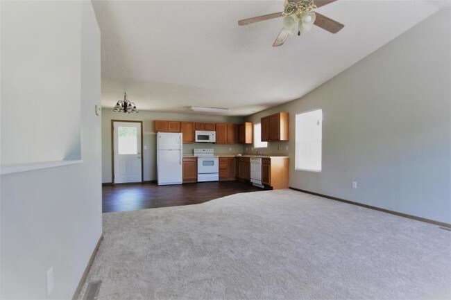 Foto del edificio - 2075 Old Plank Village Dr