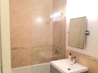 Bathroom - 710 Spadina Av