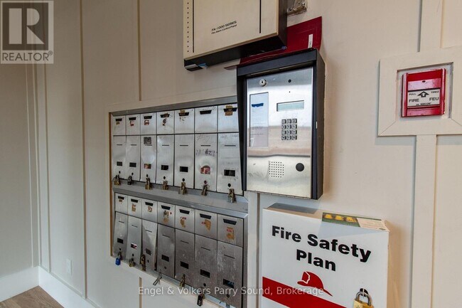 Photo du bâtiment - 100 Muskoka Rd N