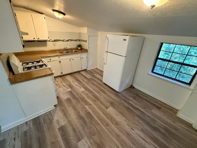 Foto del edificio - 6104 Pisgah Rd SW