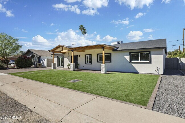 Building Photo - 8632 E Highland Ave