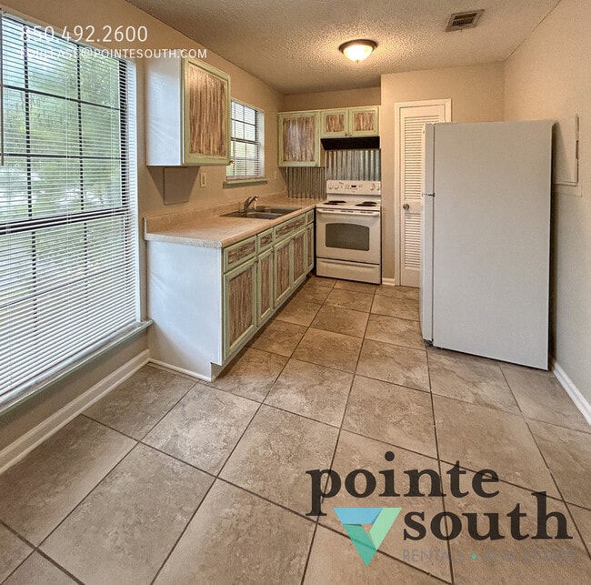 Building Photo - 6424 Schoel Ln